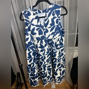 Sleeveless Blue and White Leaf Print Dress